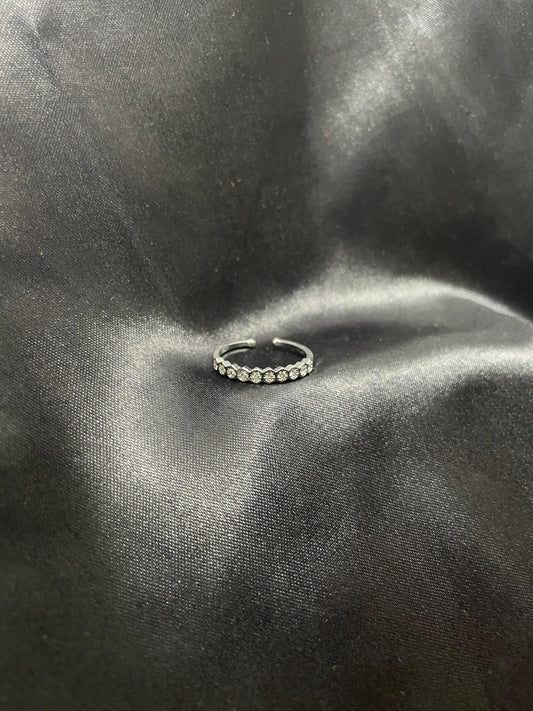 Elegant bend ring