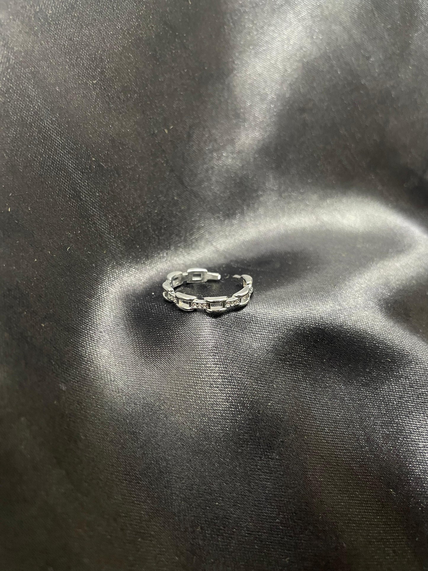 Adroba chainlink Ring