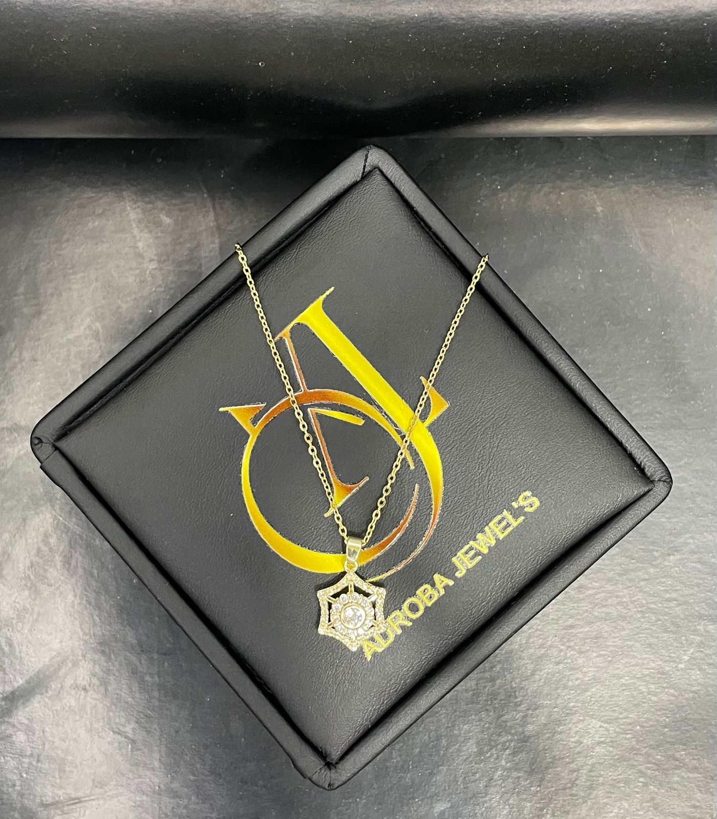 Elegant pendant with gold chain